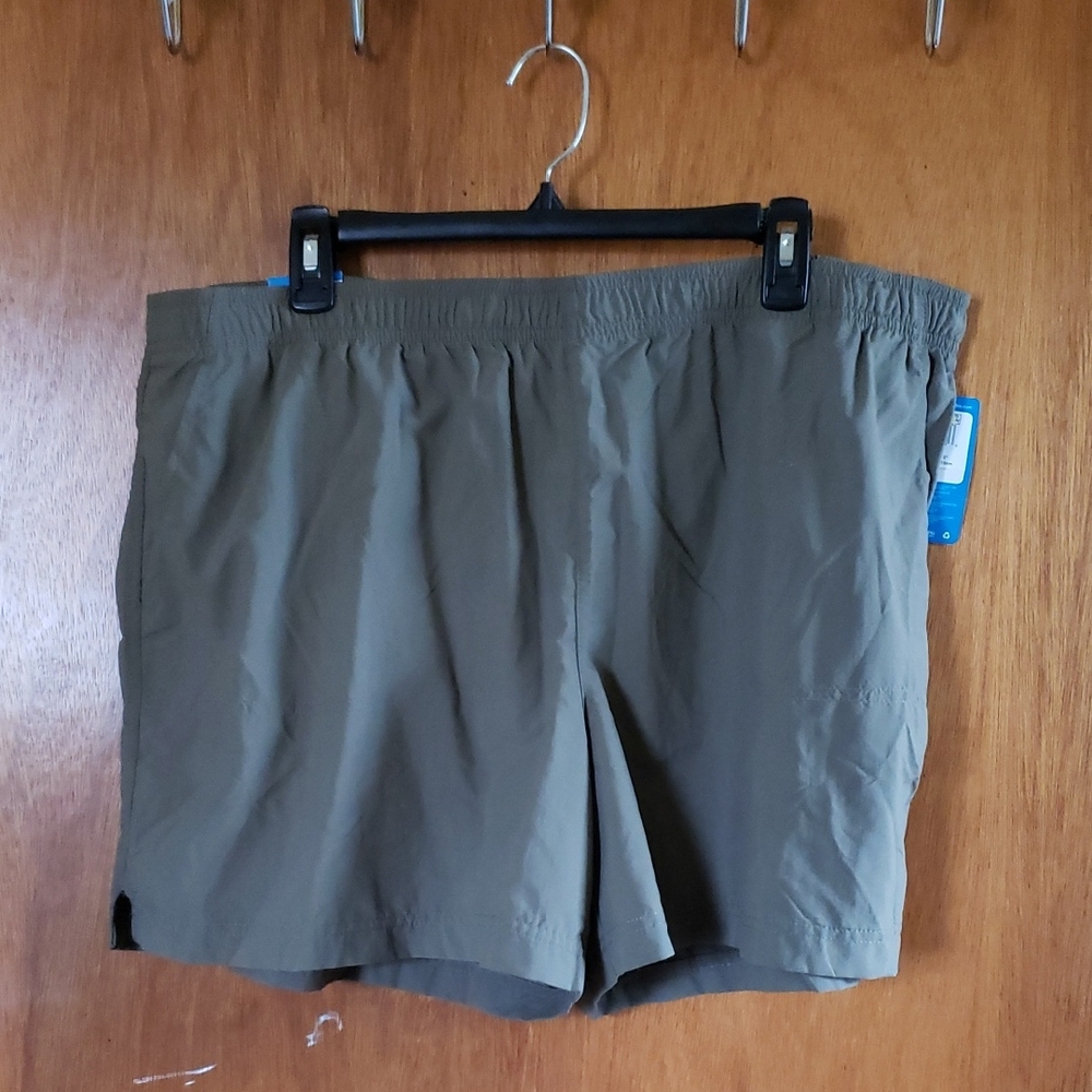 Columbia Omni-Shield Green Shorts Fir Women XXL
